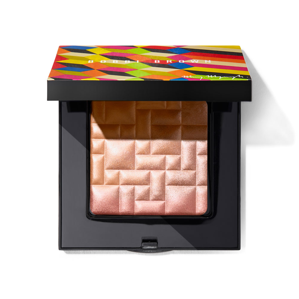 Auf sonrisa gibt es einen Sneak peek auf die limitierte Bobbi Brown x Morag Myerscough Kollektion sowie die wichtigsten Fakten zu dieser spannenden Künstlerin.