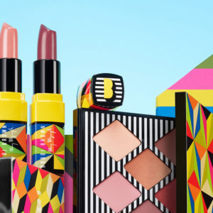 Auf sonrisa gibt es einen Sneak peek auf die limitierte Bobbi Brown x Morag Myerscough Kollektion sowie die wichtigsten Fakten zu dieser spannenden Künstlerin.