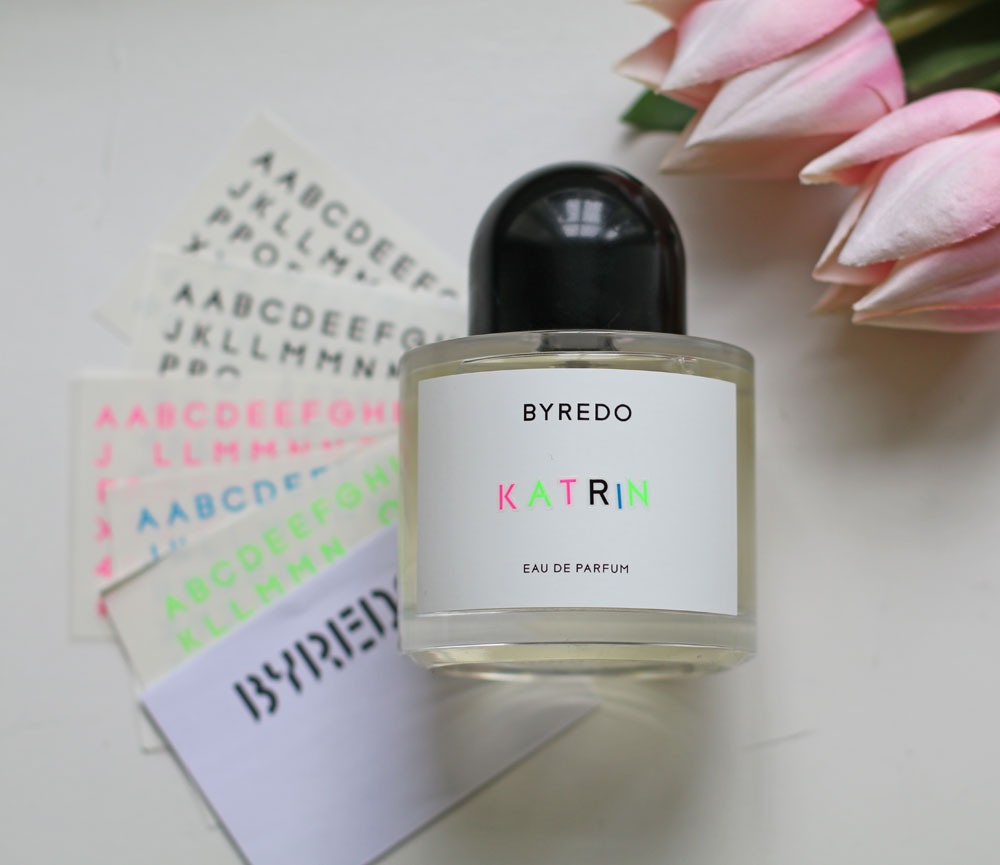 Zum Valentinstag 2020 lanciert Byredo eine limitierte Auflage des Unisex-Duftes unnamed, den man personalisieren kann.