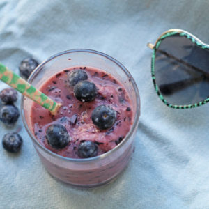 Schmeckt köstlich, ist schnell und einfach zubereitet und macht erst noch schön: die vegane, zuckerfreie Beauty-Glacé à là sonrisa.
