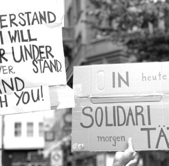 Black lives matter: sonrisa möchte eine Plattform bieten, um sich zum Thema Rassismus auszutauschen. Denn gemeinsam können wir viel bewegen.