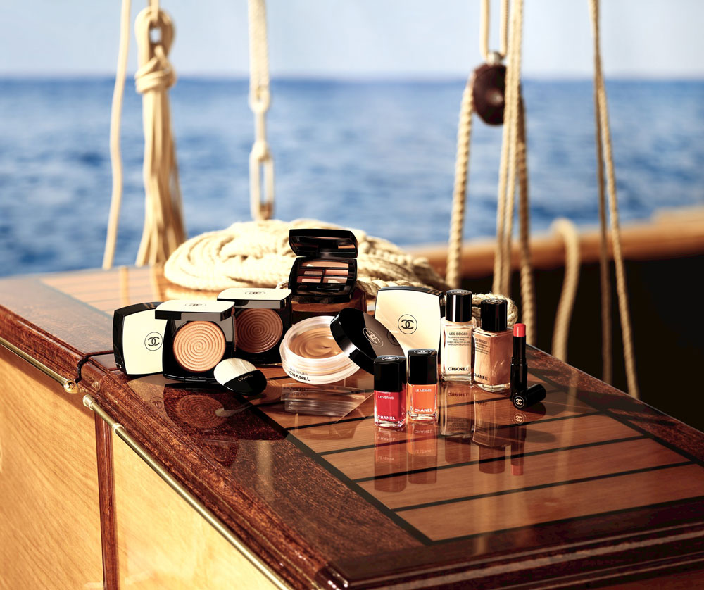 Die Produkte der Sommerkollektion Chanel Les Beiges Summer of Glow bringen einen Hauch von Jet-Set-Glamour in unser Bad. 