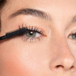 In den sonrisa Beauty-Favoriten stellt Katrin Roth ihre persönliche Beauty-Helden vor, die wirklich halten, was sie versprechen - so wie der Limitless Lash Mascara von Ilia Beauty.