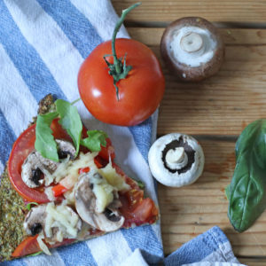 Ist leichter als das Original aus Italien, lässt sich schnell zubereiten, erfordert keine speziellen Koch-Talente, enthält viele Schönmacher und schmeckt richtig gut: die Low Carb Brokkoli Pizza à là sonrisa.