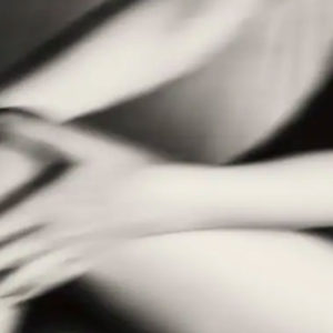 Zum 20. Jubiläum der Editions de Parfum lanciert Frédéric Malle The Bath Foam for Portrait of a Lady.