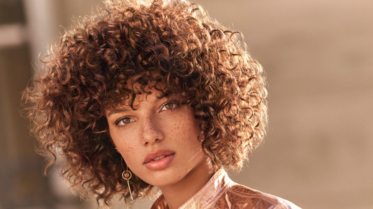 Verstehst Du Coiffeur? Auf sonrisa werden die wichtigsten Frisuren-Begriffe einfach erklärt.