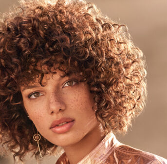 Verstehst Du Coiffeur? Auf sonrisa werden die wichtigsten Frisuren-Begriffe einfach erklärt.