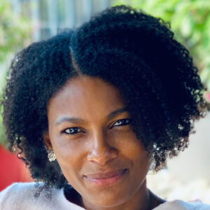 Rosa Maria ist die Begründerin der Online-Boutique lockenkopf.ch. Auf sonrisa erzählt sie von ihrem Werdegang zur Beauty-Unternehmerin und warum Locken ein Statement sein können.