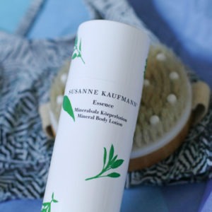 Schnell und effizient: In der Rubrik Beauty-Quickie stellt sonrisa praktische Kosmetik-Artikel vor, mit denen sich wertvolle Zeit einsparen lässt - wie etwa die Mineralsalz Körperlotion von Susanne Kaufmann, die Pflege und Heilung in einem Produkt vereint.