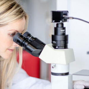 Was ist Kollagen? Warum macht es schön? Wie findet man das richtige Präparat? Die Antwort auf diese und viele andere Fragen gibt es im grossen Experten-FAQ von Vanessa Craig auf sonrisa.