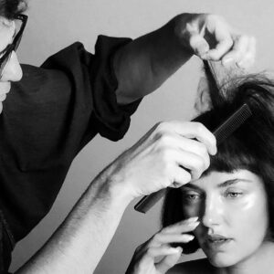 Star-Figaro Felix Fischer bietet in seiner neuen Suite im Park Hyatt ein luxuriöses Hairstyling-Erlebnis an wie es bisher nur seine prominente Kundschaft erleben konnte.