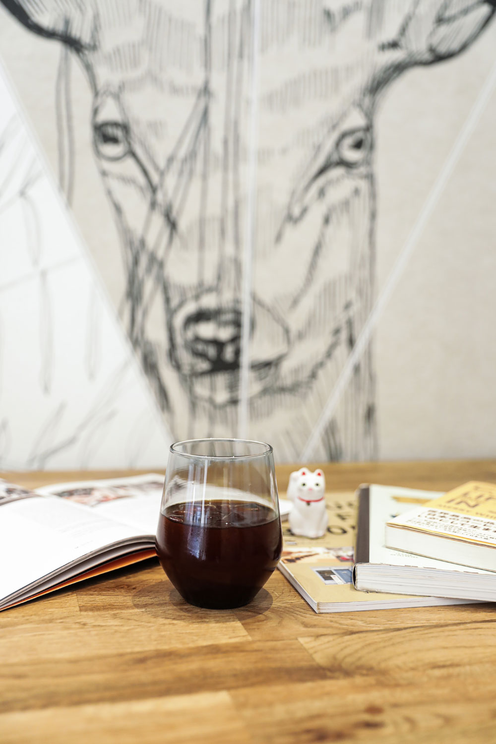 Um das Fernweh zu lindern und gleichzeitig die Vorfreude auf die nächste Reise in den Osten zu feiern, gibt es auf sonrisa exklusive Insider-Tipps zur Kaffee-Kultur in Japan, die man übrigens auch in der Schweiz geniessen kann.