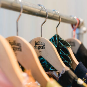 Same shirt different: Star-Designer Julian Zigerli verriet sonrisa am Upcycling-Event von Miele seine besten Tipps für eine nachhaltige Garderobe.