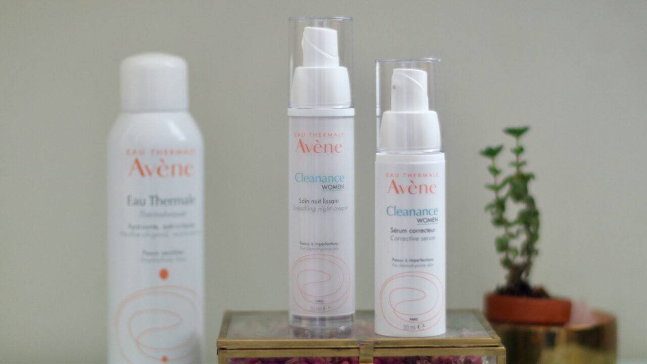 Avène lanciert mit Cleance Woman eine neue Pflegeserie für erwachsene Frauen mit unreiner Haut.
