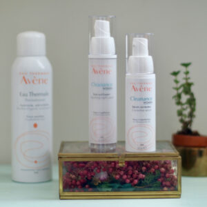 Avène lanciert mit Cleance Woman eine neue Pflegeserie für erwachsene Frauen mit unreiner Haut.