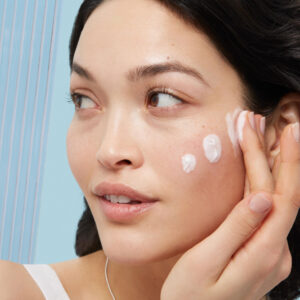 Retinol vs Bakuchiol: sonrisa erklärt die Unterschiede der beiden Wirkstoffe - und worauf man achten sollte bei der Anwendung.