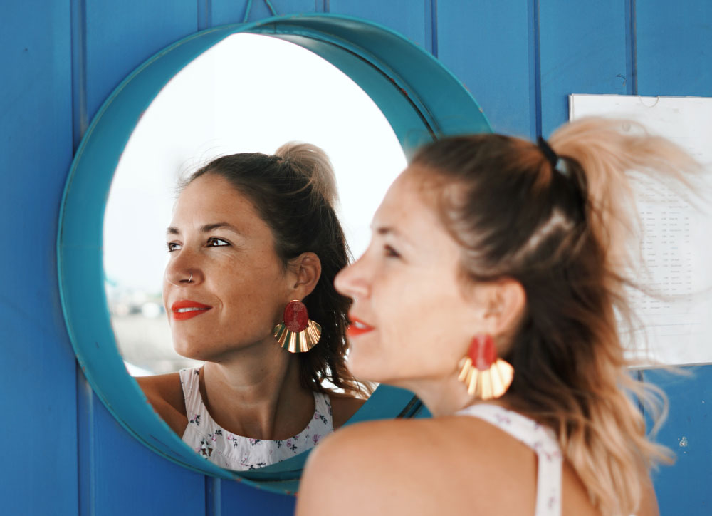 Makeup Artist Jesca Li verrät auf sonrisa, wie das Makeup auch mit Mundschutz gut hält – selbst der Lippenstift!