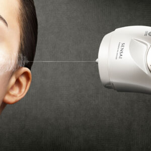 Sensai lanciert mit Biomimesis Veil eine neuartige Technologie zur Erhaltung des optimalen Feuchtigkeitsmilieus auf der Haut.