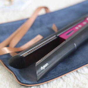 Worth the hype? Im grosssen FAQ über den neuen Dyson Corrale beantwortet Star-Stylist Alf Heller die wichtigsten Fragen zum innovativen Haarglätter aus England.