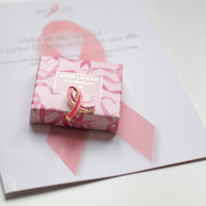 Beauty-Shopping für die gute Sache: Auf sonrisa gibt es alle Details zur Pink Ribbon Kampagne 2020 von Estée Lauder.