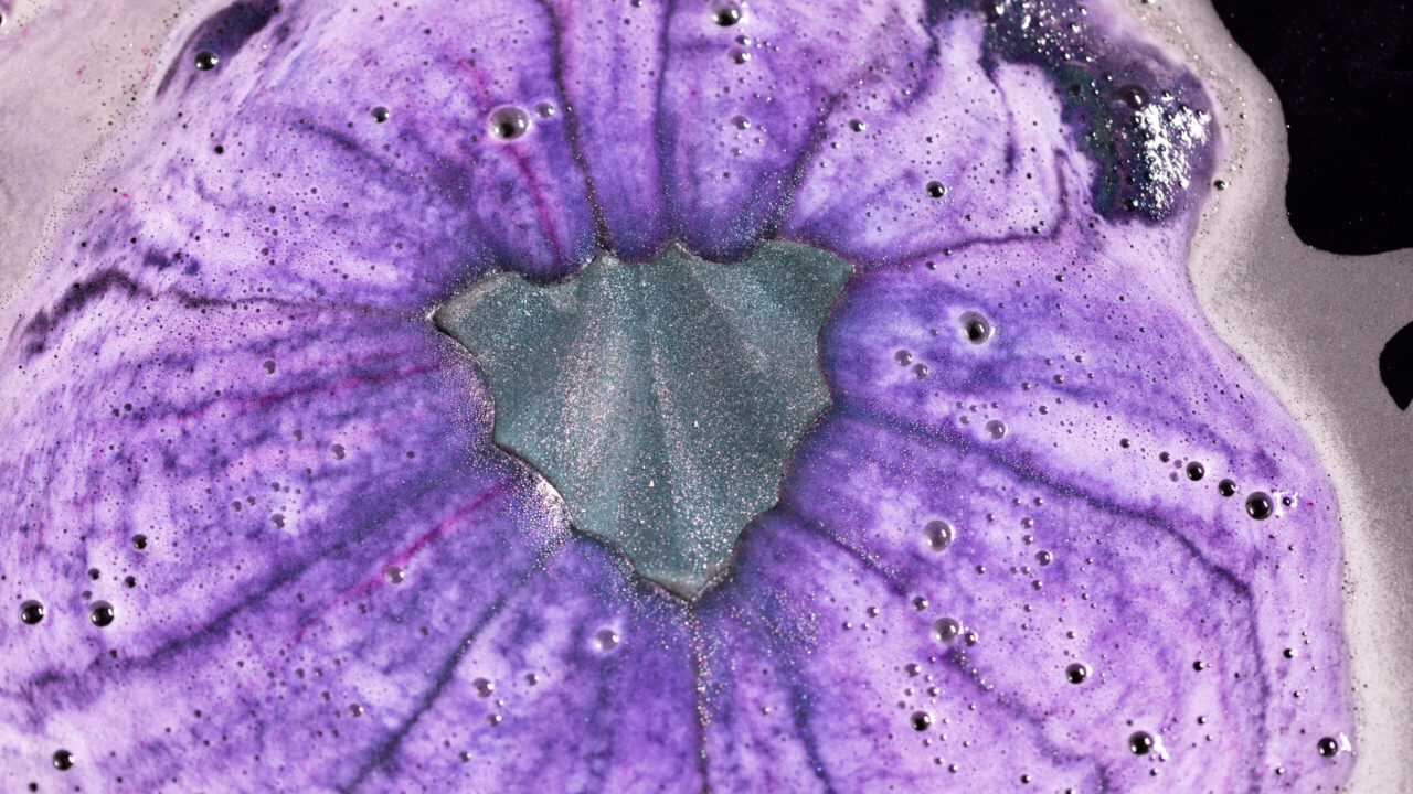 Die Halloween Collection 2020 von Lush sorgt für gruslig-schöne Momente im Bad.