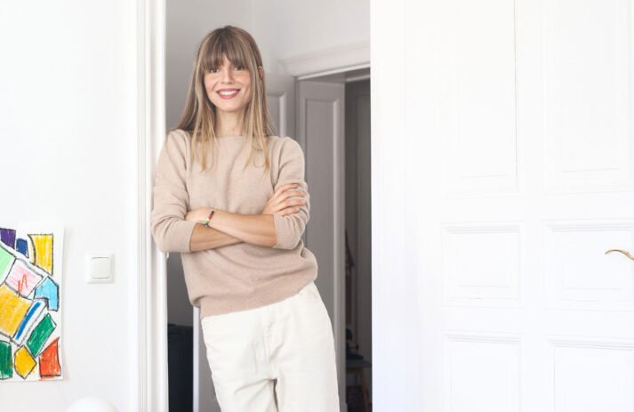 Jungunternehmerin und Beauty-Expertin Dunja Kara spricht auf sonrisa über ihrem Werdegang vom Lipgloss-Fan zum Girlboss in der Kosmetik-Szene.