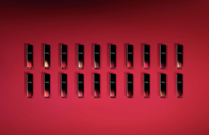 Glänzende Zeiten: der neue Lippenstift Rouge Allure Laque von Chanel überzeugt mit hohem Tragekomfort, schönem Glanz und langer Haltbarkeit.