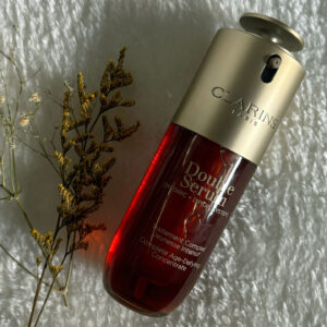 Beauty Ikone mit Doppel-Effekt: Alles, was Du über das legendäre Double Serum von Clarins - neu in 9 Generation erhältlich! – wissen musst.