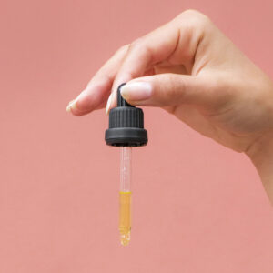 Gerade im Winter gelten Gesichtsöl als ultimatives Pflegewunder. Auf sonrisa erfährst Du warum – und welches Öl zu Deinem Hauttypen passt.