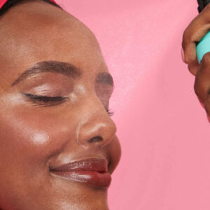 Lassen XL-Poren optisch kleiner wirken: Die Produkte der Porefessional-Linie von Sephora, die um einen neuen Setting Spray erweitert worden ist.