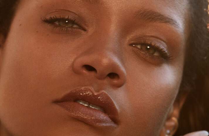 Rihanna erweitert mit Fenty Skin ihr Beauty-Universum um eine vegane Unisex-Pflegelinie, die neu auch in der Schweiz erhältlich ist.