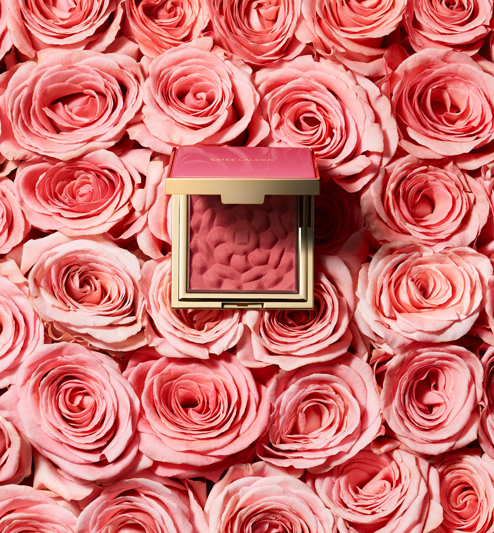 Estée Lauder erweiter die Pure Color Envy Rebellious Rose Collection um einen Blush und Lippenstift in limitierter Auflage.