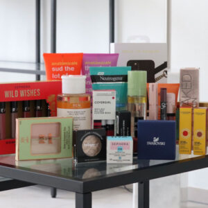 sonrisa und zwei tolle Influencerinnen verlosen zusammen auf Instgagram ein riesiges Beauty-Päckchen mit vie Bling-Bling!