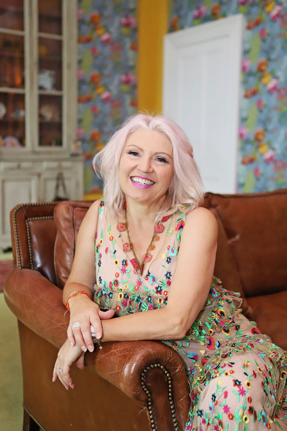 Lush-Mitbegründerin Rowenad Bird spricht im exklusiven Interview auf sonrisa über feste Beauty.