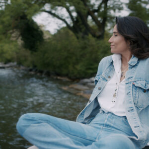 Schauspielerin Melanie Winiger spricht exklusiv auf sonrisa über Beauty-Rituale, Selbstliebe - und Fussball.