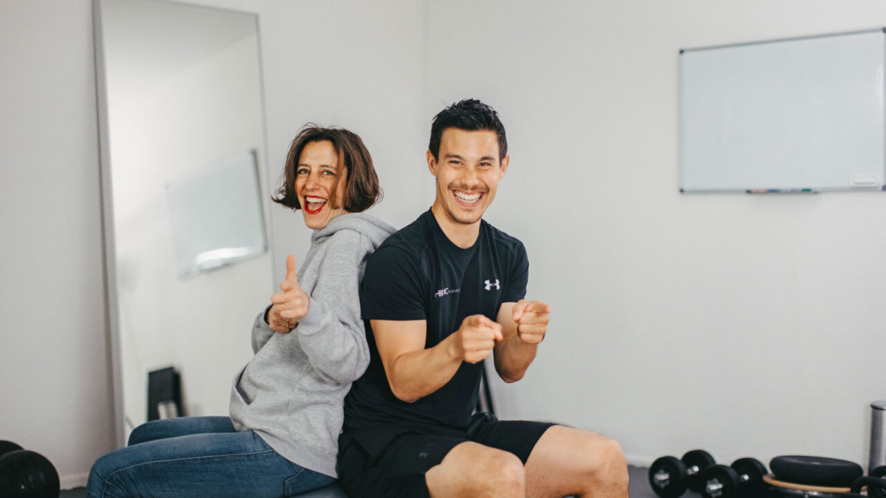 In der exklusiven Serie sonrisa x HIRANOTRAINING gibt es von Sportwissenschaftler und Mental Coach Julien Hirano einfache Tipps für die geistige und körperliche Fitness – heute mit fünf Mentalübungen für mehr Fokus.