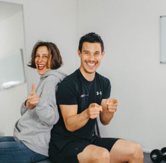 In der exklusiven Serie sonrisa x HIRANOTRAINING gibt es von Sportwissenschaftler und Mental Coach Julien Hirano einfache Tipps für die geistige und körperliche Fitness – heute mit fünf Mentalübungen für mehr Fokus.