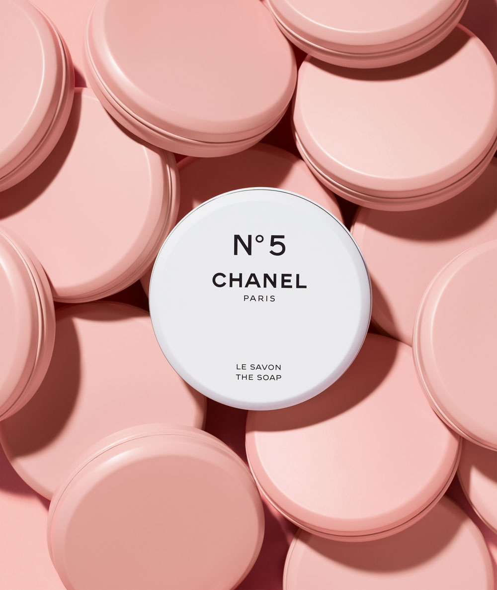 Zum 100jährigen Jubiläum des Kultduftes N°5 lanciert Chanel eine limitierten Sonderkollektion, die exklusiv in der Chanel Factory 5 entdeckt werden kann. 