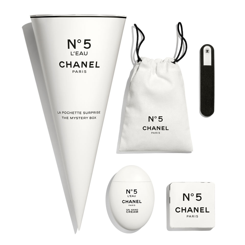 Zum 100jährigen Jubiläum des Kultduftes N°5 lanciert Chanel eine limitierten Sonderkollektion, die exklusiv in der Chanel Factory 5 entdeckt werden kann. 