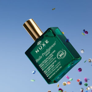 Schnell und effizient: In der Rubrik Beauty-Quickie stellt sonrisa praktische Kosmetik-Artikel vor, mit denen sich wertvolle Zeit einsparen lässt - wie etwa das neu überarbeitete Huile Prodigieuse von Nuxe in Bioqualität, das Haut-, Gesichts- und Haarpflege in einem Produkt vereint.