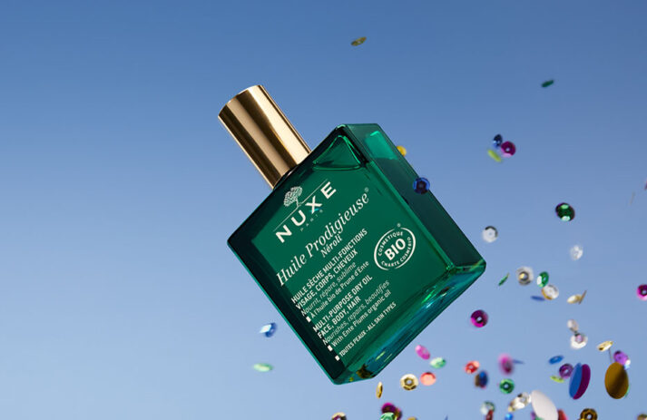 Schnell und effizient: In der Rubrik Beauty-Quickie stellt sonrisa praktische Kosmetik-Artikel vor, mit denen sich wertvolle Zeit einsparen lässt - wie etwa das neu überarbeitete Huile Prodigieuse von Nuxe in Bioqualität, das Haut-, Gesichts- und Haarpflege in einem Produkt vereint.