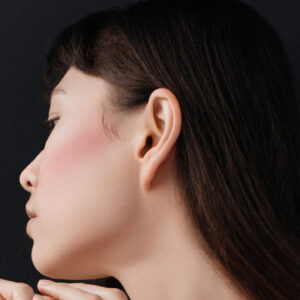 Dr. Hauschka lanciert zwei neue Blushes und einen Highlighter, welche den Teint nicht nur zum Strahlen bringen, sondern auch pflegen.