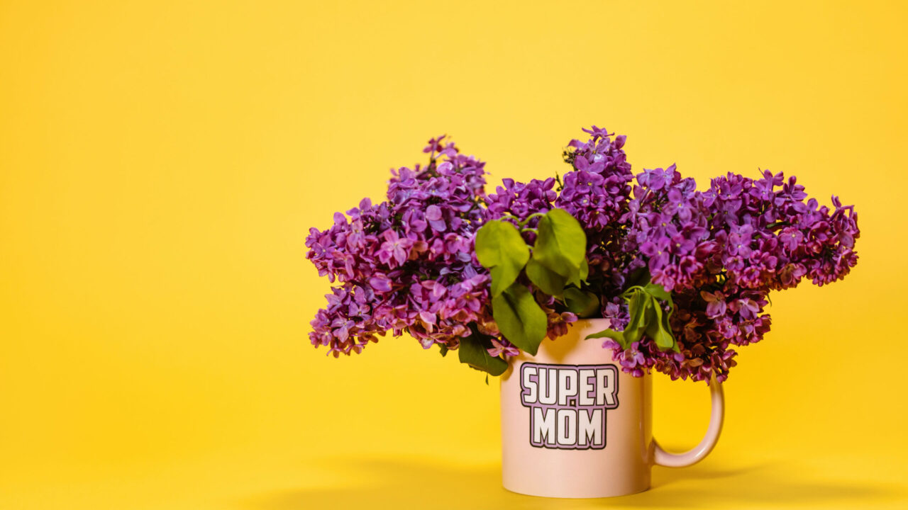 Gastbloggerin und Dreifach-Mami Florina Schwander verrät praktische Beauty-Hacks für Mütter.