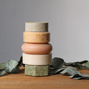 Feste Shampoos sind praktisch und nachhaltig, aber was taugen sie eigentlich? sonrisa macht den Test.