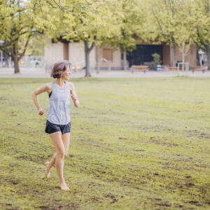 In der exklusiven Serie sonrisa x HIRANOTRAINING gibt es von Sportwissenschaftler und Mental Coach Julien Hirano einfache Tipps für die geistige und körperliche Fitness – heute mit Tipps für Sport im Sommer.