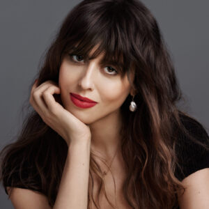 Congratulations: Makeup-Talent Violette wurde zur neuen Global Director of Makeup Creations von Guerlain ernannt und löst damit Beauty-Legende Olivier Echaudemaison ab.