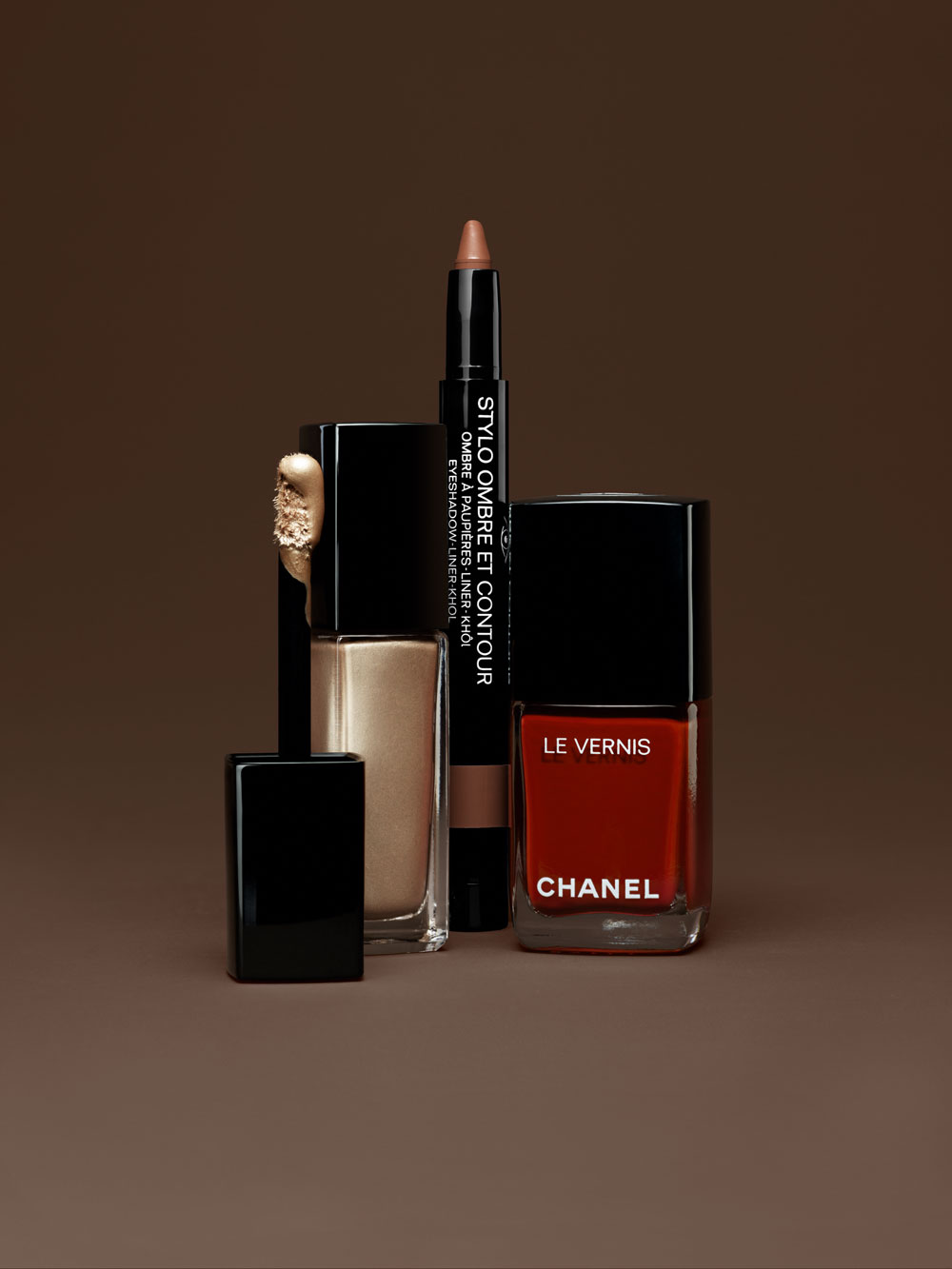 Chanel präsentiert mit Ton-sur-Ton eine stimmige Makeup-Kollektion, mit der automatisch Vorfreude auf den Herbst aufkommt. 