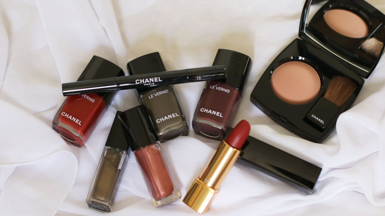 Chanel präsentiert mit Ton-sur-Ton eine stimmige Makeup-Kollektion, mit der automatisch Vorfreude auf den Herbst aufkommt.