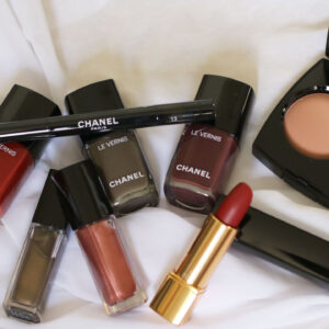 Chanel präsentiert mit Ton-sur-Ton eine stimmige Makeup-Kollektion, mit der automatisch Vorfreude auf den Herbst aufkommt.
