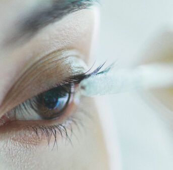 Mit dem luxuriösen Total Eye Care Pflegeritual und dem neuen Lash Conditioner bietet Sensai drei spannende Neuheiten für einen schönen Augenaufschlag.